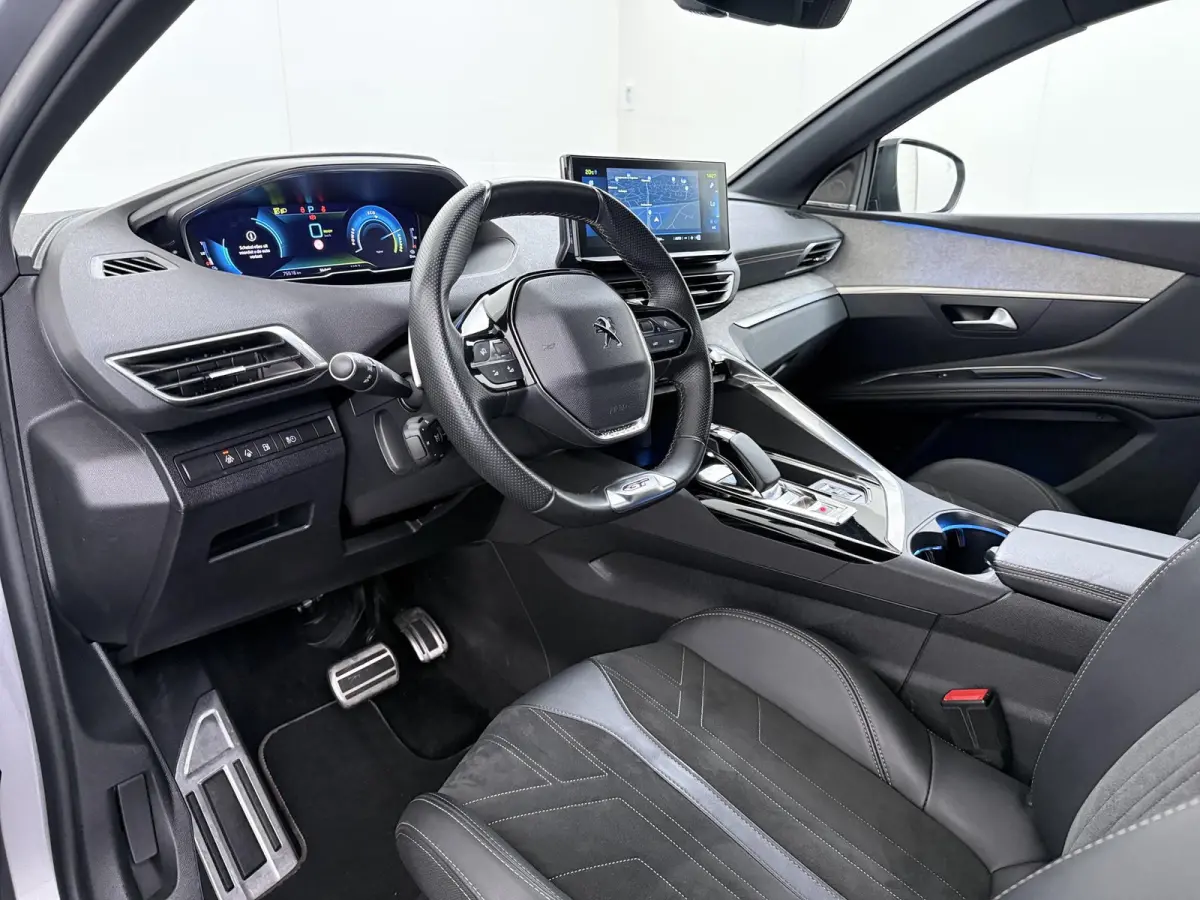 GT VAN:24.900,- VOOR:21.877,- UW HERFSTVOORDEEL:3.023,- PHEV | APPLE CARPLAY | ELEKTRISCHE ACHTERKLEP | CAMERA VOOR + ACHTER | ADAPTIVE CRUISE CONTROL | FOCAL AUDIO | DODEHOEK DETECTIE| RIJK