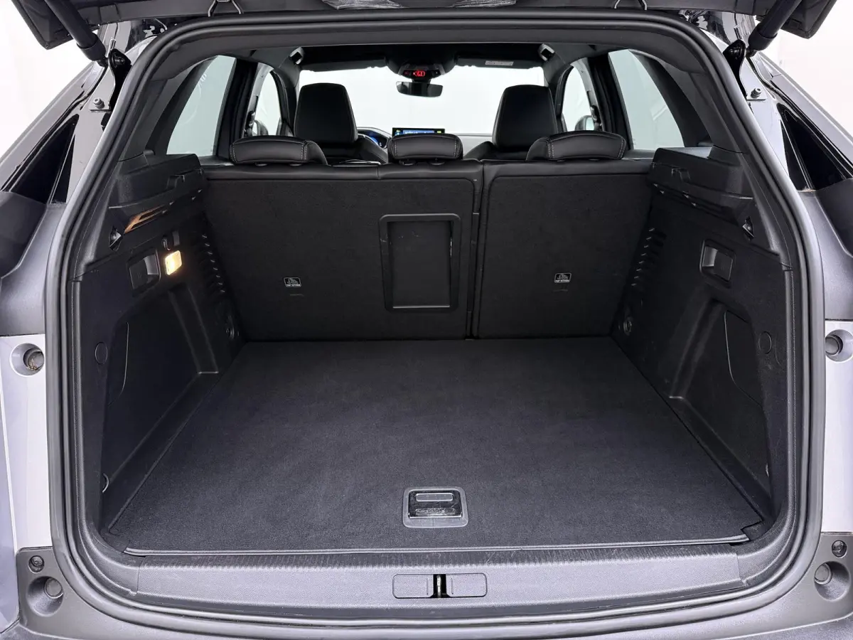 GT VAN:24.900,- VOOR:21.877,- UW HERFSTVOORDEEL:3.023,- PHEV | APPLE CARPLAY | ELEKTRISCHE ACHTERKLEP | CAMERA VOOR + ACHTER | ADAPTIVE CRUISE CONTROL | FOCAL AUDIO | DODEHOEK DETECTIE| RIJK