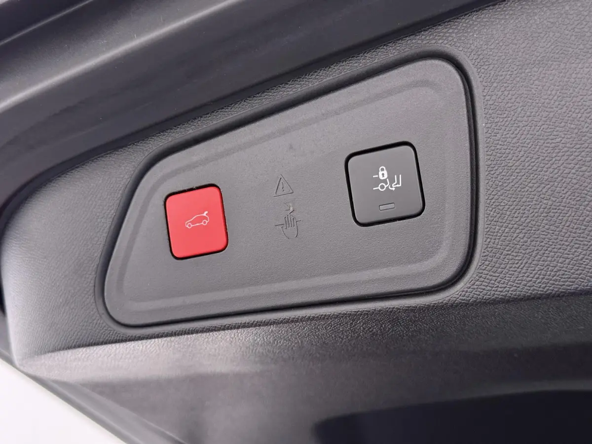 GT VAN:24.900,- VOOR:21.877,- UW HERFSTVOORDEEL:3.023,- PHEV | APPLE CARPLAY | ELEKTRISCHE ACHTERKLEP | CAMERA VOOR + ACHTER | ADAPTIVE CRUISE CONTROL | FOCAL AUDIO | DODEHOEK DETECTIE| RIJK