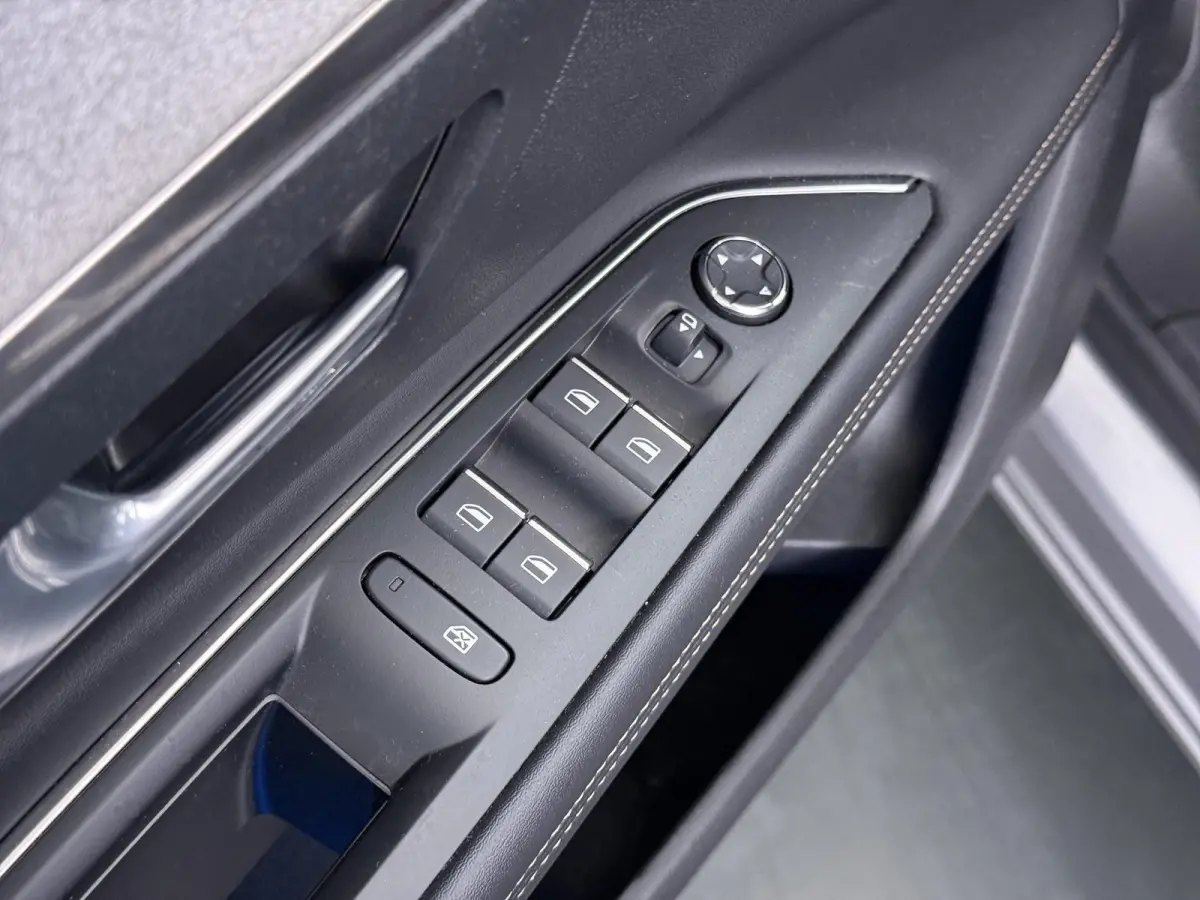 GT VAN:24.900,- VOOR:21.877,- UW HERFSTVOORDEEL:3.023,- PHEV | APPLE CARPLAY | ELEKTRISCHE ACHTERKLEP | CAMERA VOOR + ACHTER | ADAPTIVE CRUISE CONTROL | FOCAL AUDIO | DODEHOEK DETECTIE| RIJK