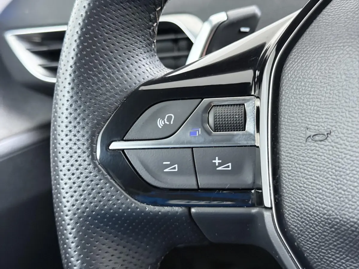 GT VAN:24.900,- VOOR:21.877,- UW HERFSTVOORDEEL:3.023,- PHEV | APPLE CARPLAY | ELEKTRISCHE ACHTERKLEP | CAMERA VOOR + ACHTER | ADAPTIVE CRUISE CONTROL | FOCAL AUDIO | DODEHOEK DETECTIE| RIJK