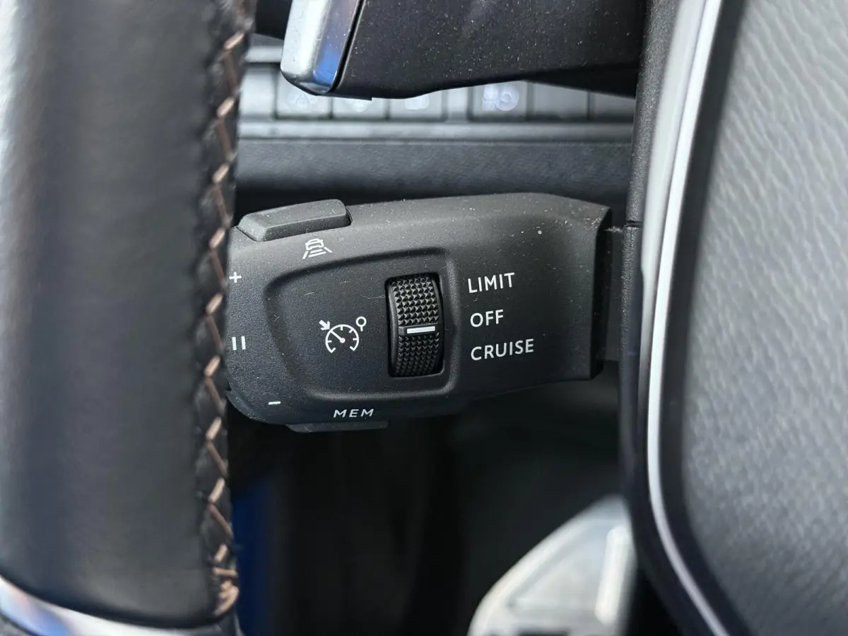 GT VAN:24.900,- VOOR:21.877,- UW HERFSTVOORDEEL:3.023,- PHEV | APPLE CARPLAY | ELEKTRISCHE ACHTERKLEP | CAMERA VOOR + ACHTER | ADAPTIVE CRUISE CONTROL | FOCAL AUDIO | DODEHOEK DETECTIE| RIJK