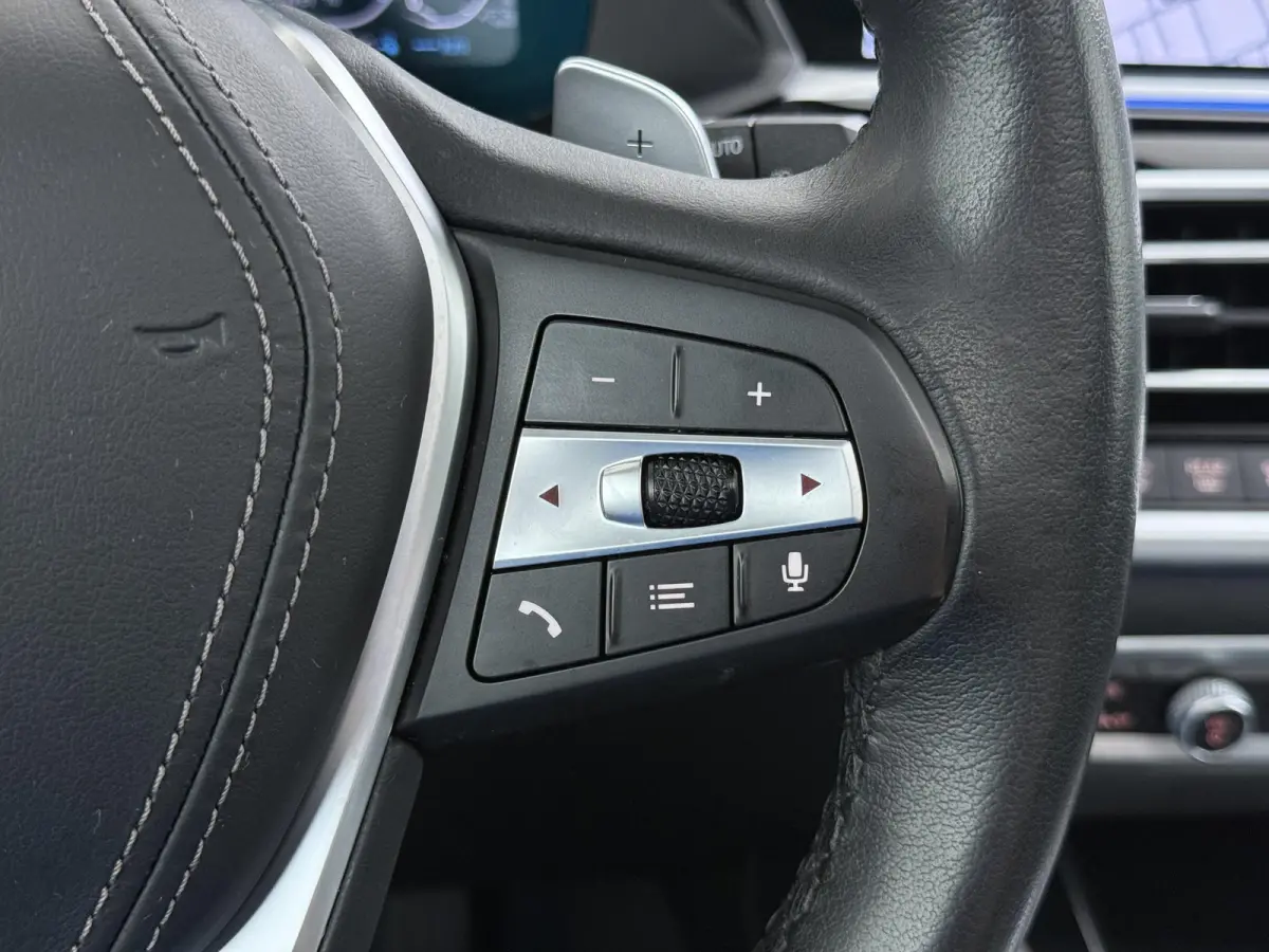 xDrive45e High Executive VAN: 54.900,- VOOR: 49.877,- UW HERFSTVOORDEEL: 5.023,-  HARMAN KARDON| ELEK. TREKHAAK|ELEK. SCHUIF/ KANTELDAK| ACHTERBANK VERWARMING| HEAD-UP DISPLAY| DODE HOEK SEN