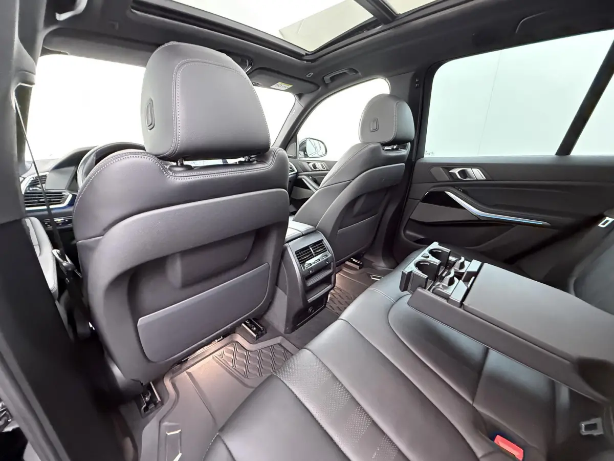 xDrive45e High Executive VAN: 54.900,- VOOR: 49.877,- UW HERFSTVOORDEEL: 5.023,-  HARMAN KARDON| ELEK. TREKHAAK|ELEK. SCHUIF/ KANTELDAK| ACHTERBANK VERWARMING| HEAD-UP DISPLAY| DODE HOEK SEN