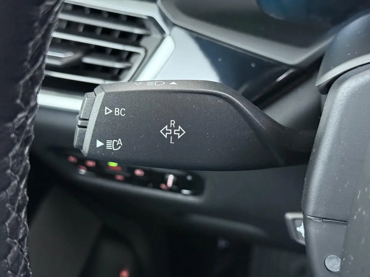 xDrive45e High Executive VAN: 54.900,- VOOR: 49.877,- UW HERFSTVOORDEEL: 5.023,-  HARMAN KARDON| ELEK. TREKHAAK|ELEK. SCHUIF/ KANTELDAK| ACHTERBANK VERWARMING| HEAD-UP DISPLAY| DODE HOEK SEN