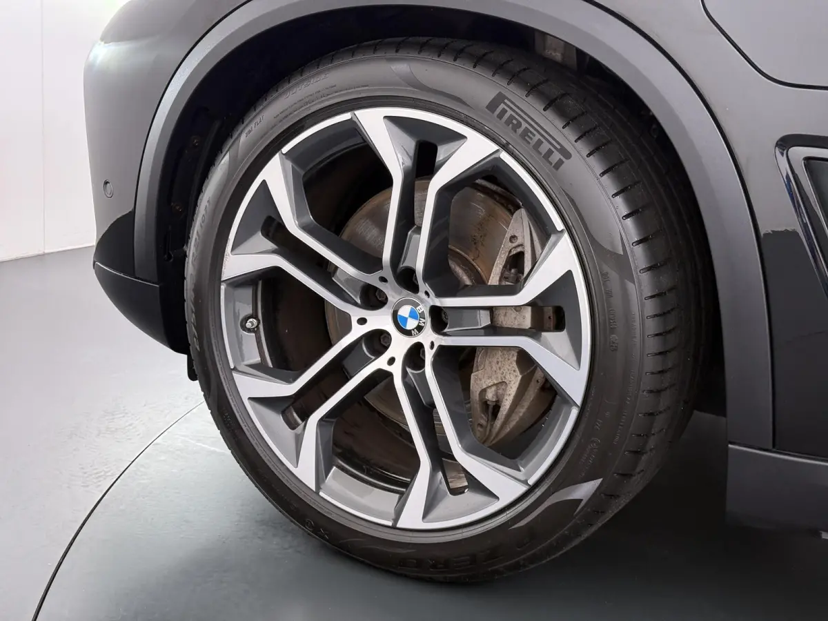 xDrive45e High Executive VAN: 54.900,- VOOR: 49.877,- UW HERFSTVOORDEEL: 5.023,-  HARMAN KARDON| ELEK. TREKHAAK|ELEK. SCHUIF/ KANTELDAK| ACHTERBANK VERWARMING| HEAD-UP DISPLAY| DODE HOEK SEN