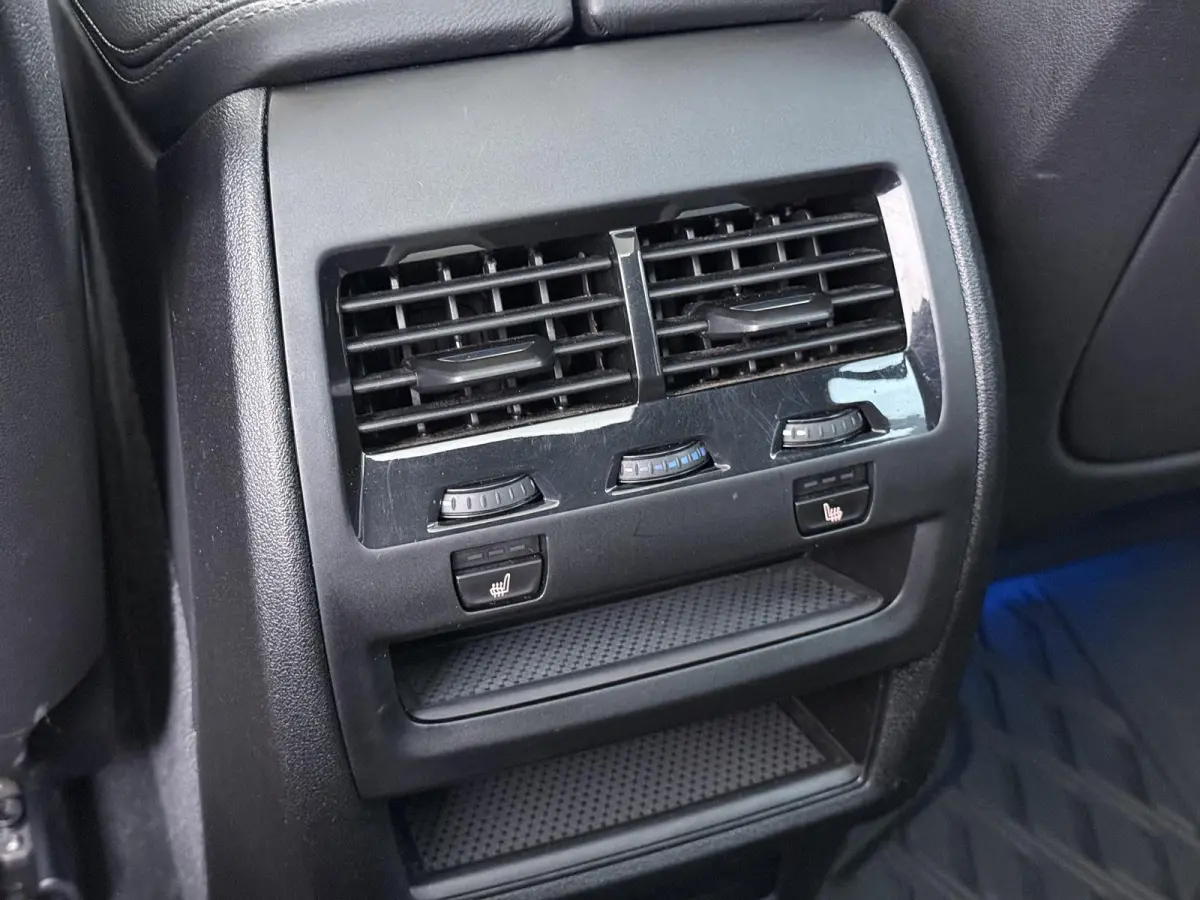 xDrive45e High Executive VAN: 54.900,- VOOR: 49.877,- UW HERFSTVOORDEEL: 5.023,-  HARMAN KARDON| ELEK. TREKHAAK|ELEK. SCHUIF/ KANTELDAK| ACHTERBANK VERWARMING| HEAD-UP DISPLAY| DODE HOEK SEN