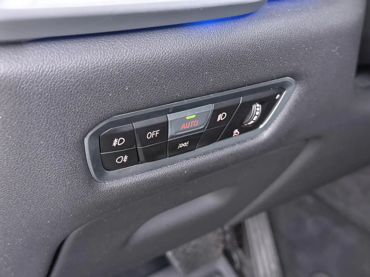 xDrive45e High Executive VAN: 54.900,- VOOR: 49.877,- UW HERFSTVOORDEEL: 5.023,-  HARMAN KARDON| ELEK. TREKHAAK|ELEK. SCHUIF/ KANTELDAK| ACHTERBANK VERWARMING| HEAD-UP DISPLAY| DODE HOEK SEN