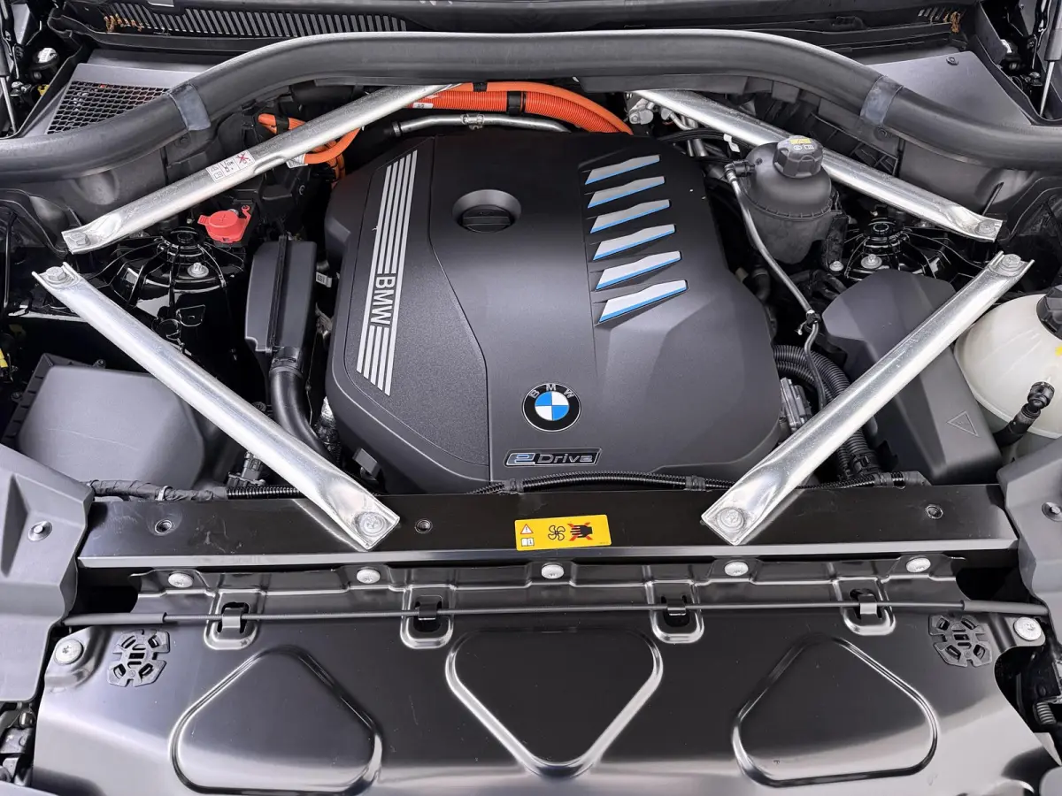 xDrive45e High Executive VAN: 54.900,- VOOR: 49.877,- UW HERFSTVOORDEEL: 5.023,-  HARMAN KARDON| ELEK. TREKHAAK|ELEK. SCHUIF/ KANTELDAK| ACHTERBANK VERWARMING| HEAD-UP DISPLAY| DODE HOEK SEN