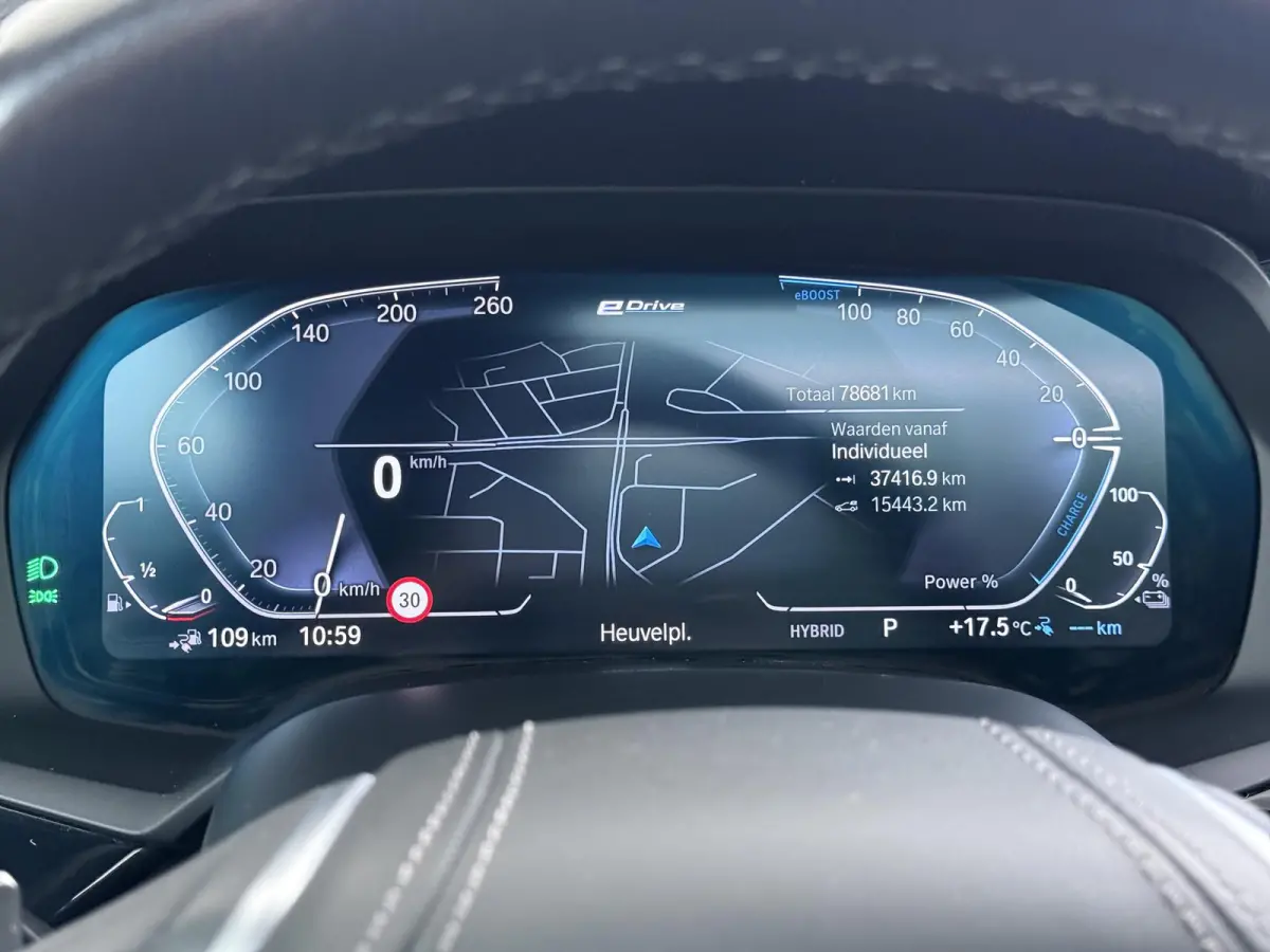 xDrive45e High Executive VAN: 54.900,- VOOR: 49.877,- UW HERFSTVOORDEEL: 5.023,-  HARMAN KARDON| ELEK. TREKHAAK|ELEK. SCHUIF/ KANTELDAK| ACHTERBANK VERWARMING| HEAD-UP DISPLAY| DODE HOEK SEN