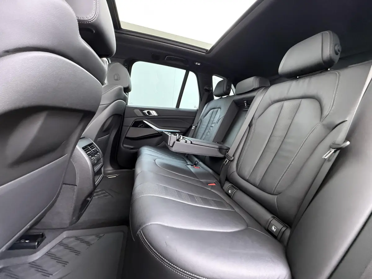 xDrive45e High Executive VAN: 54.900,- VOOR: 49.877,- UW HERFSTVOORDEEL: 5.023,-  HARMAN KARDON| ELEK. TREKHAAK|ELEK. SCHUIF/ KANTELDAK| ACHTERBANK VERWARMING| HEAD-UP DISPLAY| DODE HOEK SEN