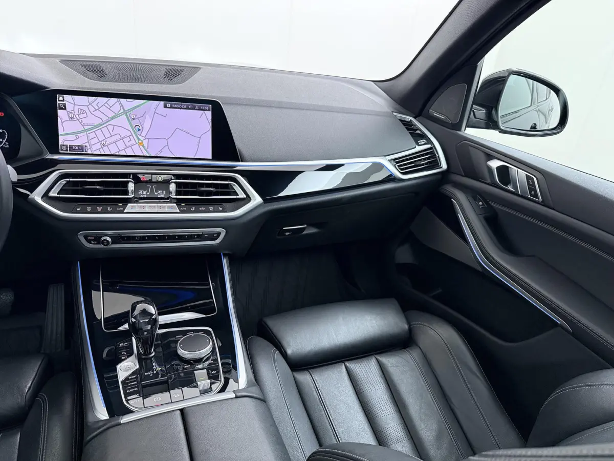 xDrive45e High Executive VAN: 54.900,- VOOR: 49.877,- UW HERFSTVOORDEEL: 5.023,-  HARMAN KARDON| ELEK. TREKHAAK|ELEK. SCHUIF/ KANTELDAK| ACHTERBANK VERWARMING| HEAD-UP DISPLAY| DODE HOEK SEN