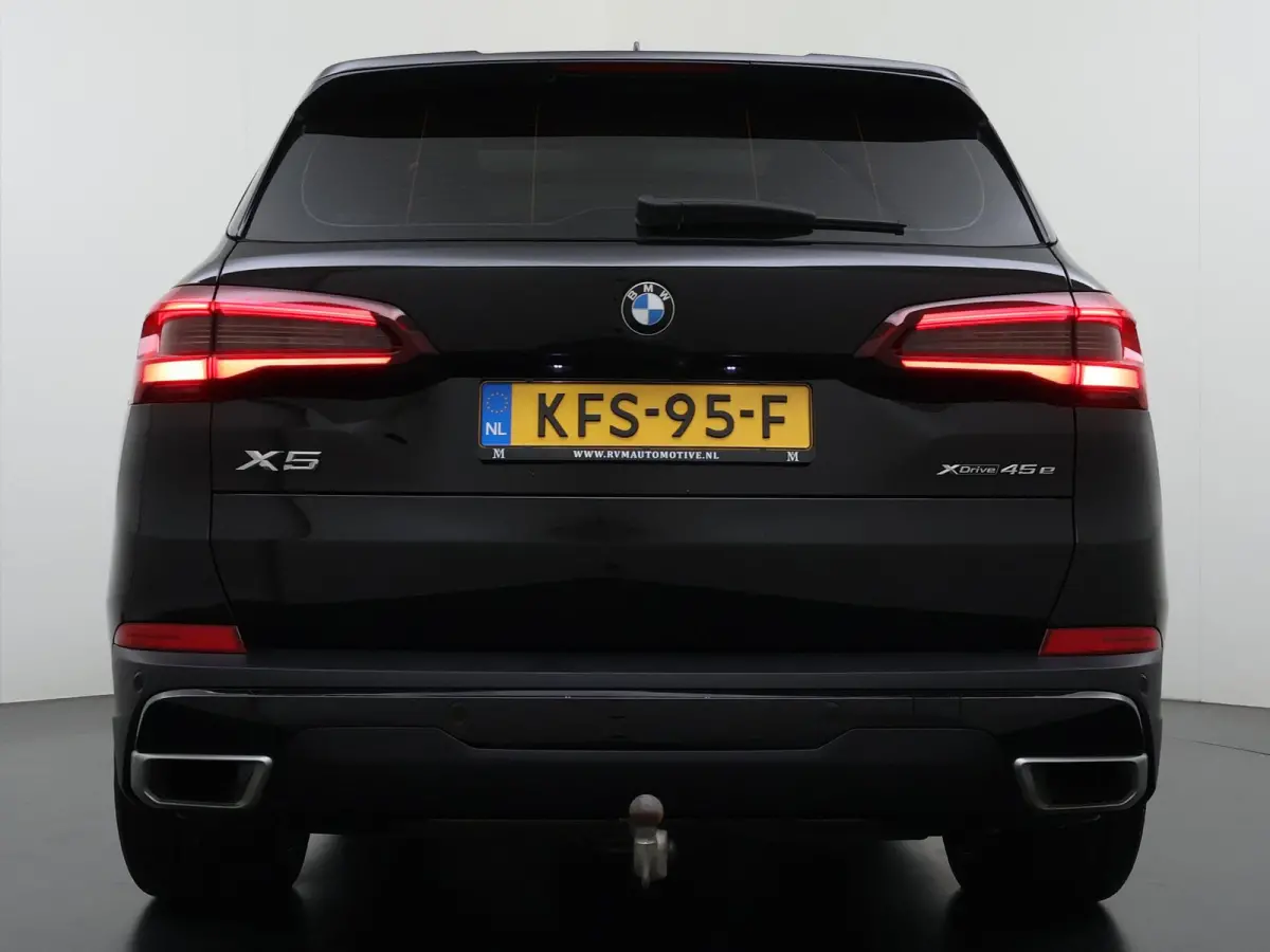 xDrive45e High Executive VAN: 54.900,- VOOR: 49.877,- UW HERFSTVOORDEEL: 5.023,-  HARMAN KARDON| ELEK. TREKHAAK|ELEK. SCHUIF/ KANTELDAK| ACHTERBANK VERWARMING| HEAD-UP DISPLAY| DODE HOEK SEN