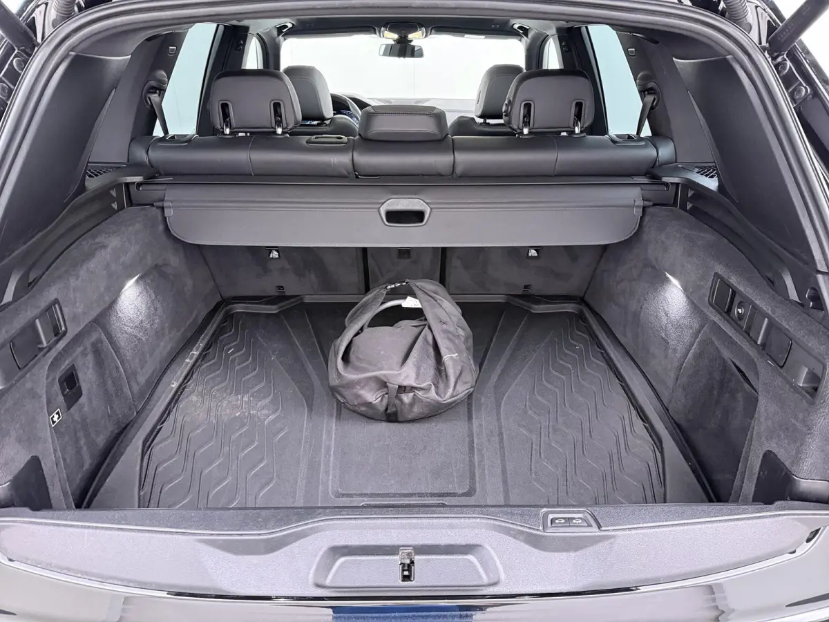 xDrive45e High Executive VAN: 54.900,- VOOR: 49.877,- UW HERFSTVOORDEEL: 5.023,-  HARMAN KARDON| ELEK. TREKHAAK|ELEK. SCHUIF/ KANTELDAK| ACHTERBANK VERWARMING| HEAD-UP DISPLAY| DODE HOEK SEN