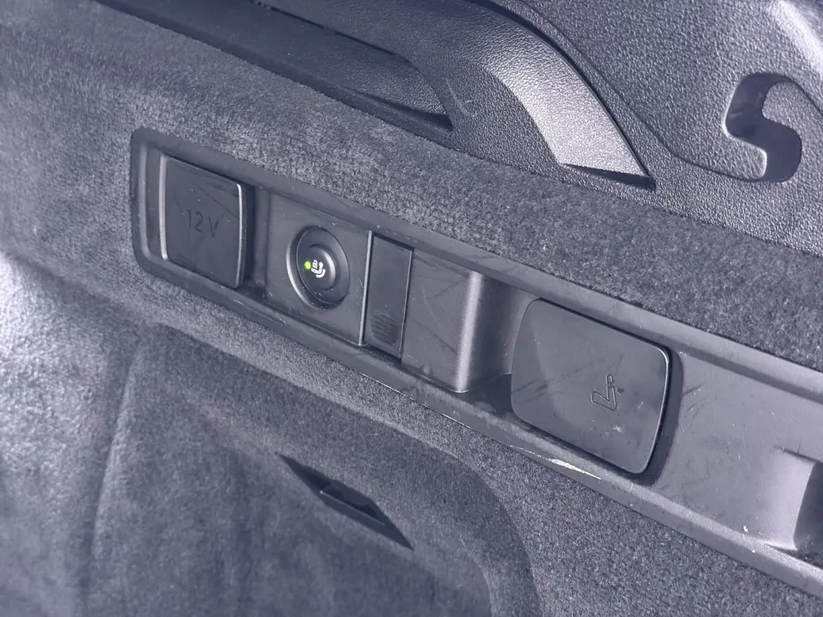 xDrive45e High Executive VAN: 54.900,- VOOR: 49.877,- UW HERFSTVOORDEEL: 5.023,-  HARMAN KARDON| ELEK. TREKHAAK|ELEK. SCHUIF/ KANTELDAK| ACHTERBANK VERWARMING| HEAD-UP DISPLAY| DODE HOEK SEN
