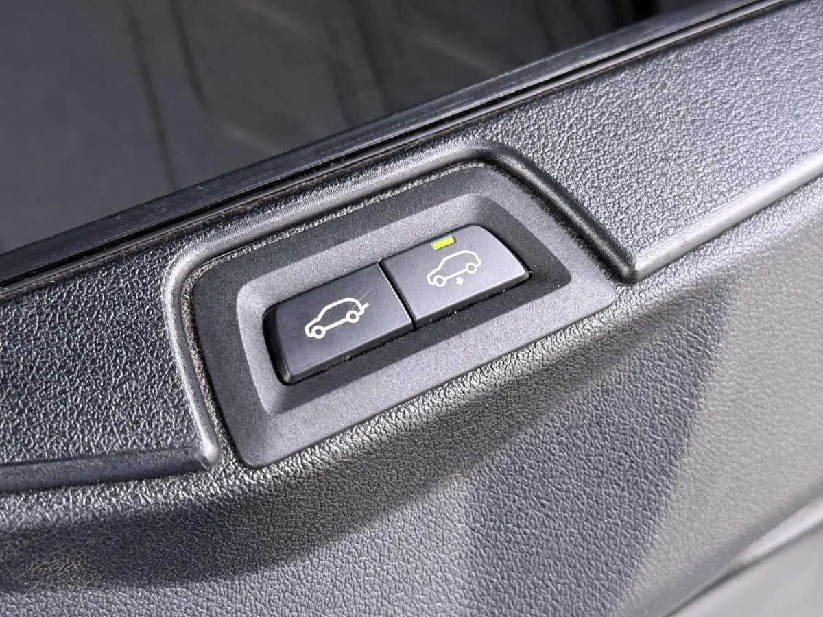 xDrive45e High Executive VAN: 54.900,- VOOR: 49.877,- UW HERFSTVOORDEEL: 5.023,-  HARMAN KARDON| ELEK. TREKHAAK|ELEK. SCHUIF/ KANTELDAK| ACHTERBANK VERWARMING| HEAD-UP DISPLAY| DODE HOEK SEN