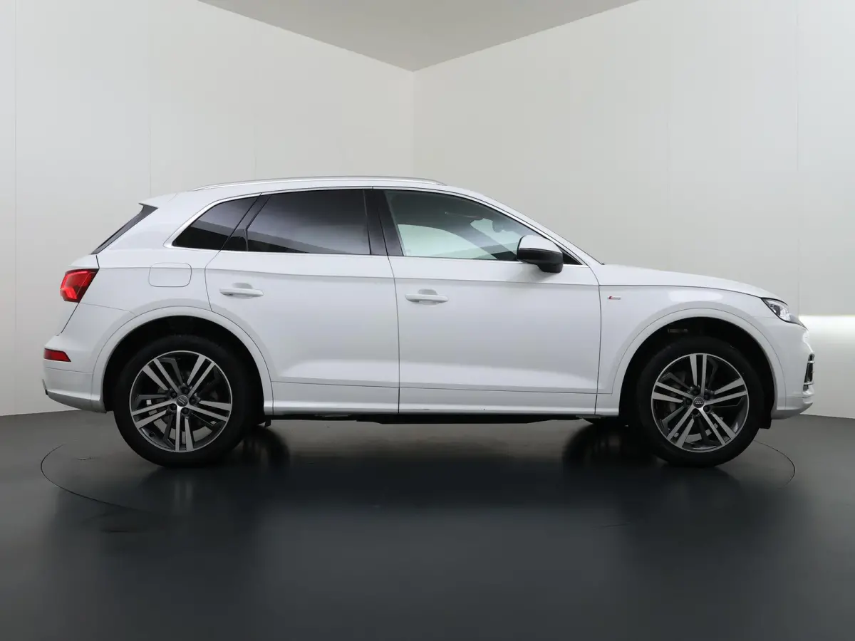 55 TFSI e quattro Competition 32.000KM! |PANO| ELEKTRISCHE TREKHAAK| ELEK. ACHTERKLEP |MASSAGE| ADAPTIVE CRUISE| CAMERA| NET ONDERHOUD GEHAD RIJKLAAR INCL. 12 MND BOVAG GARANTIE| SFEERVERLIC