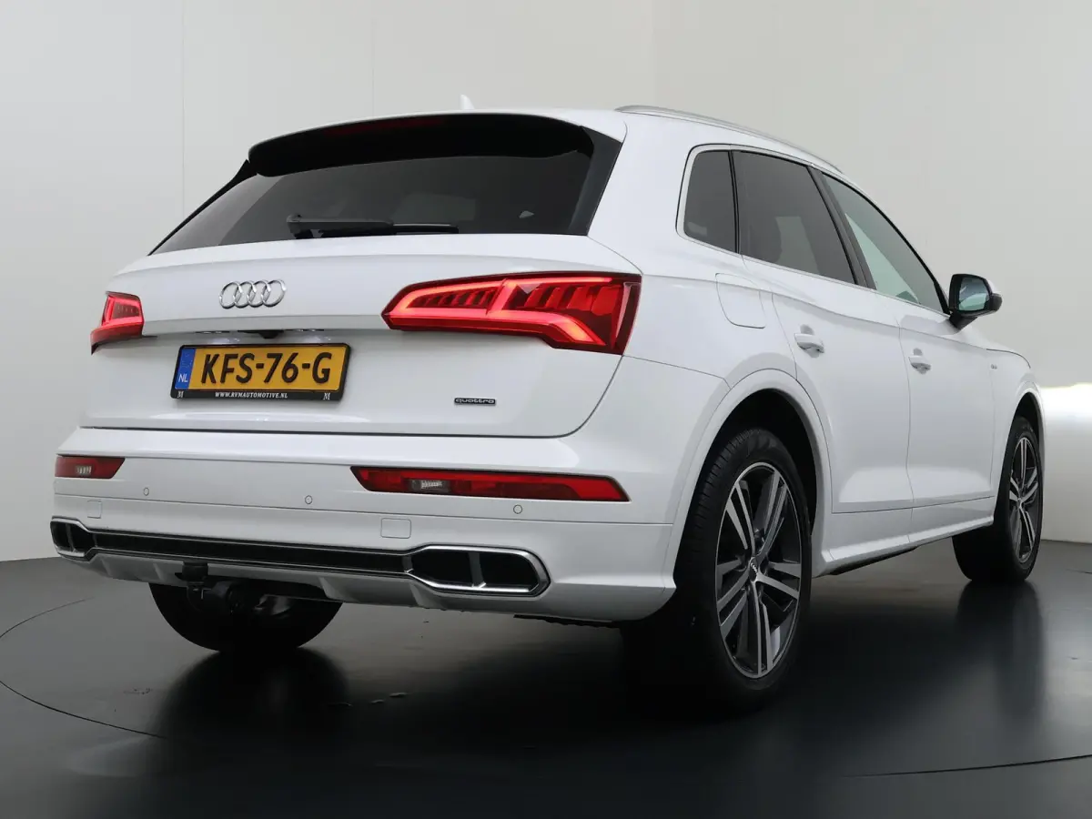 55 TFSI e quattro Competition 32.000KM! |PANO| ELEKTRISCHE TREKHAAK| ELEK. ACHTERKLEP |MASSAGE| ADAPTIVE CRUISE| CAMERA| NET ONDERHOUD GEHAD RIJKLAAR INCL. 12 MND BOVAG GARANTIE| SFEERVERLIC