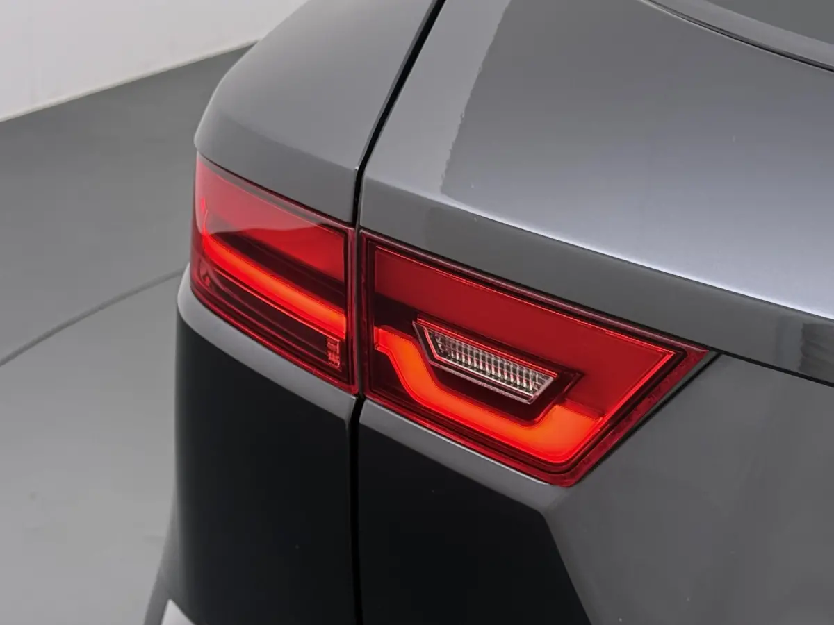 2.0 P200 AWD R-Dynamic RIJKLAARPRIJS INCL 12 MND BOVAG GARANTIE| PANO| ELEK. ACHTERKLEP| ELEK. STOEL| LEER| TREKHAAK LED