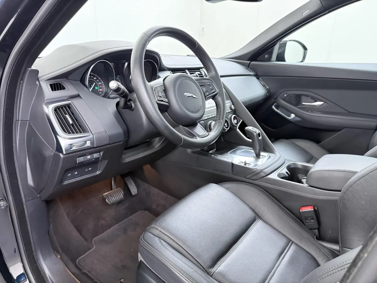 2.0 P200 AWD R-Dynamic RIJKLAARPRIJS INCL 12 MND BOVAG GARANTIE| PANO| ELEK. ACHTERKLEP| ELEK. STOEL| LEER| TREKHAAK LED