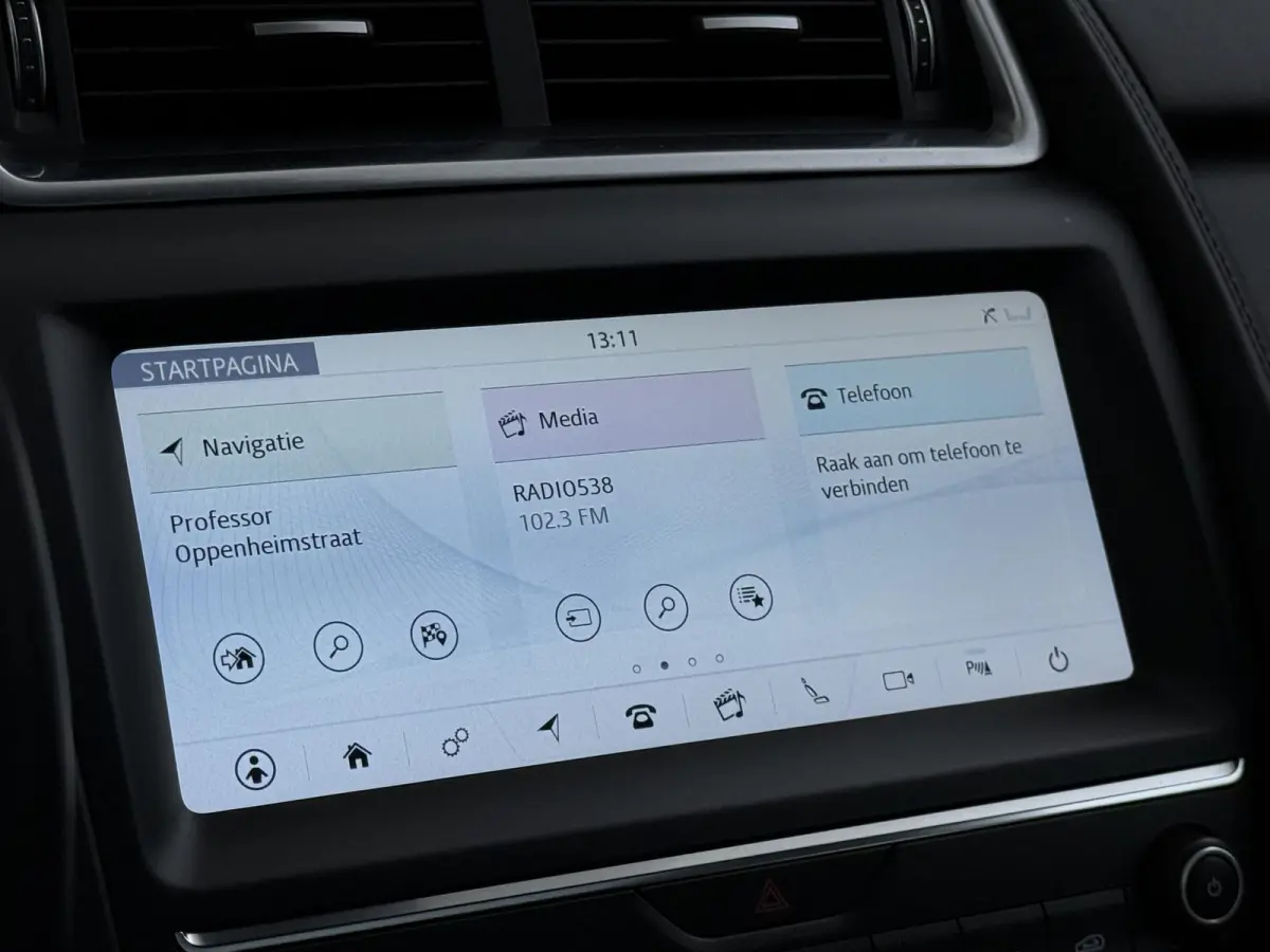 2.0 P200 AWD R-Dynamic RIJKLAARPRIJS INCL 12 MND BOVAG GARANTIE| PANO| ELEK. ACHTERKLEP| ELEK. STOEL| LEER| TREKHAAK LED