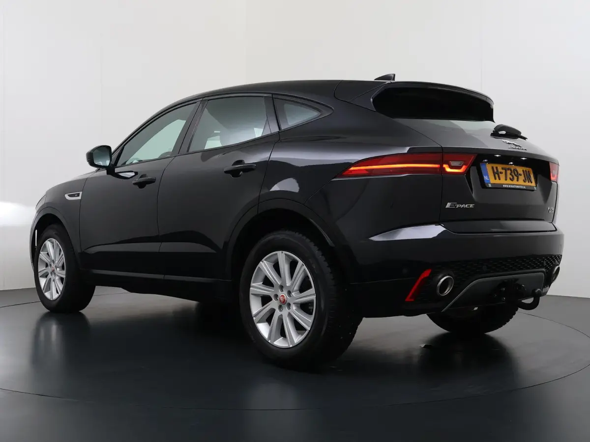2.0 P200 AWD R-Dynamic RIJKLAARPRIJS INCL 12 MND BOVAG GARANTIE| PANO| ELEK. ACHTERKLEP| ELEK. STOEL| LEER| TREKHAAK LED