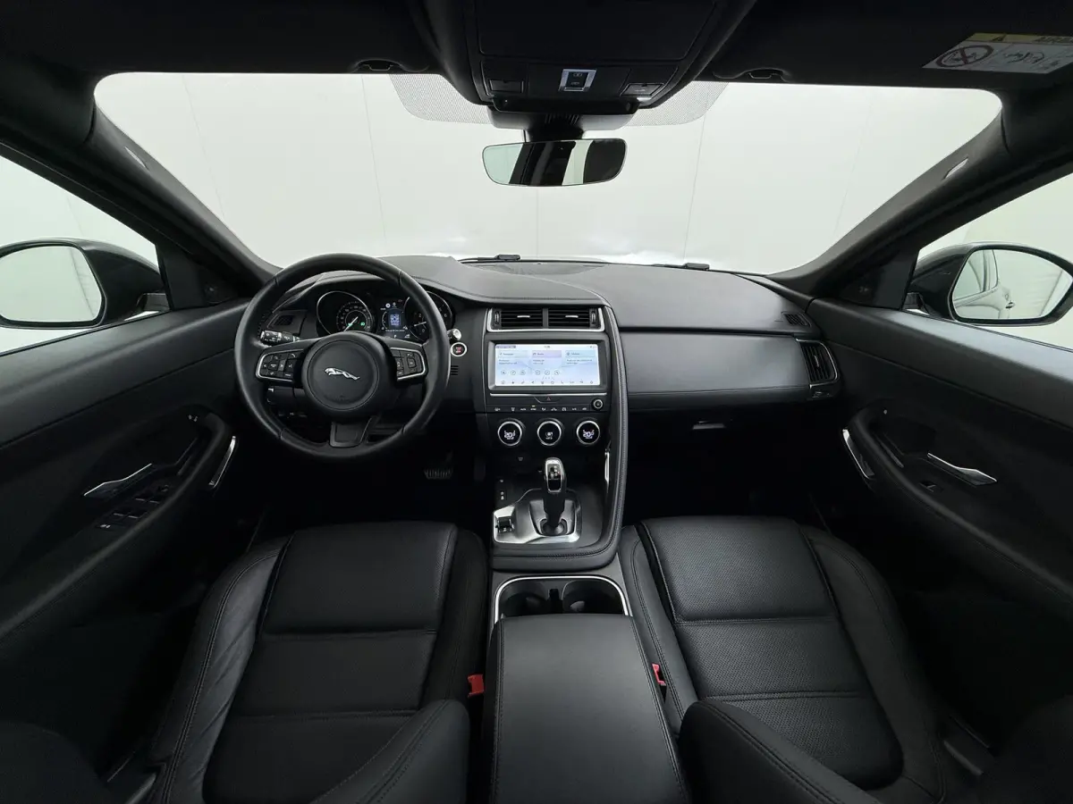 2.0 P200 AWD R-Dynamic RIJKLAARPRIJS INCL 12 MND BOVAG GARANTIE| PANO| ELEK. ACHTERKLEP| ELEK. STOEL| LEER| TREKHAAK LED