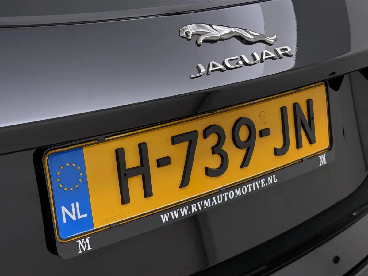 2.0 P200 AWD R-Dynamic RIJKLAARPRIJS INCL 12 MND BOVAG GARANTIE| PANO| ELEK. ACHTERKLEP| ELEK. STOEL| LEER| TREKHAAK LED