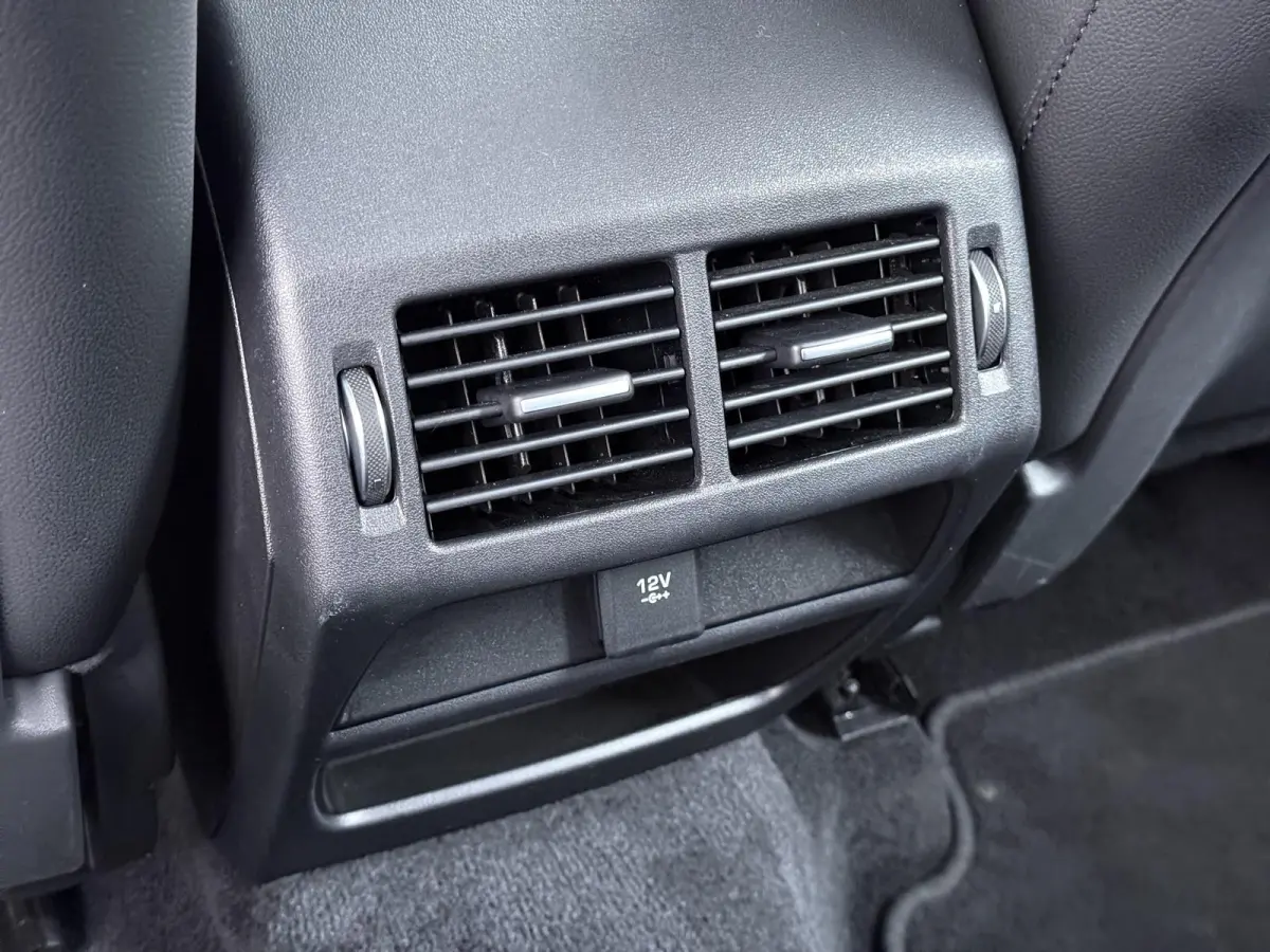 2.0 P200 AWD R-Dynamic RIJKLAARPRIJS INCL 12 MND BOVAG GARANTIE| PANO| ELEK. ACHTERKLEP| ELEK. STOEL| LEER| TREKHAAK LED