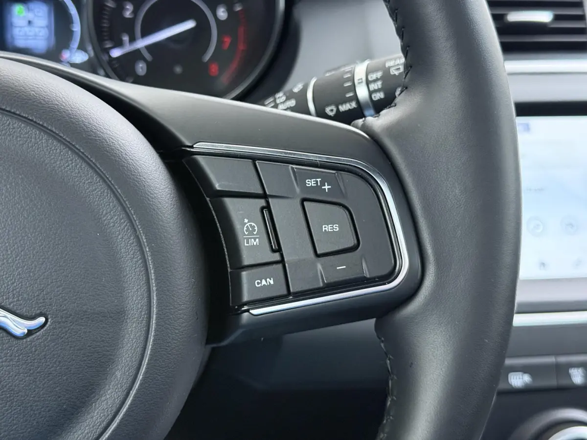 2.0 P200 AWD R-Dynamic RIJKLAARPRIJS INCL 12 MND BOVAG GARANTIE| PANO| ELEK. ACHTERKLEP| ELEK. STOEL| LEER| TREKHAAK LED