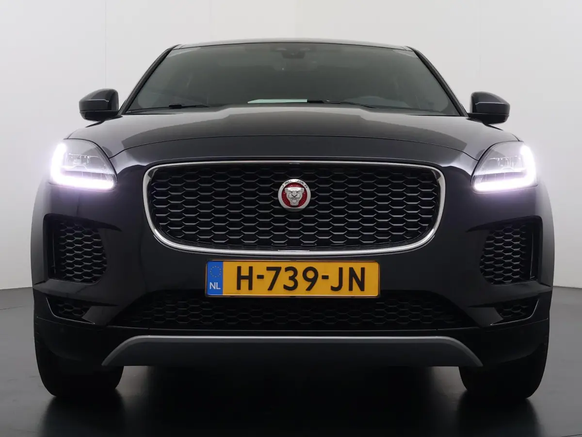 2.0 P200 AWD R-Dynamic RIJKLAARPRIJS INCL 12 MND BOVAG GARANTIE| PANO| ELEK. ACHTERKLEP| ELEK. STOEL| LEER| TREKHAAK LED