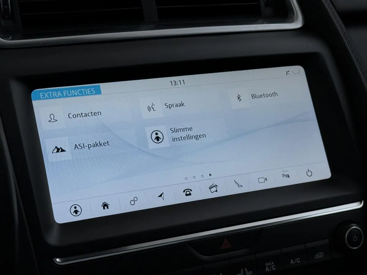 2.0 P200 AWD R-Dynamic RIJKLAARPRIJS INCL 12 MND BOVAG GARANTIE| PANO| ELEK. ACHTERKLEP| ELEK. STOEL| LEER| TREKHAAK LED