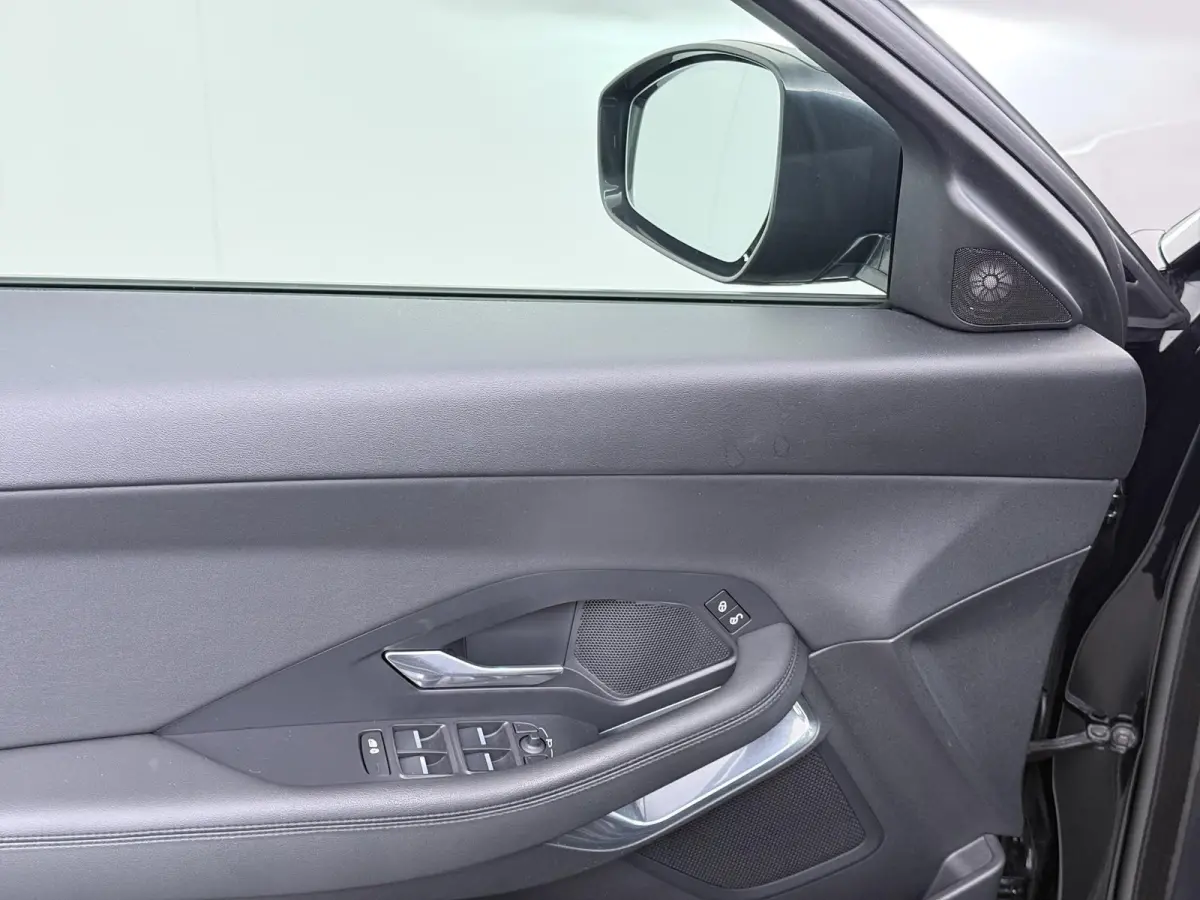2.0 P200 AWD R-Dynamic RIJKLAARPRIJS INCL 12 MND BOVAG GARANTIE| PANO| ELEK. ACHTERKLEP| ELEK. STOEL| LEER| TREKHAAK LED