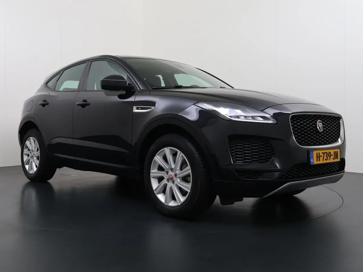 2.0 P200 AWD R-Dynamic RIJKLAARPRIJS INCL 12 MND BOVAG GARANTIE| PANO| ELEK. ACHTERKLEP| ELEK. STOEL| LEER| TREKHAAK LED