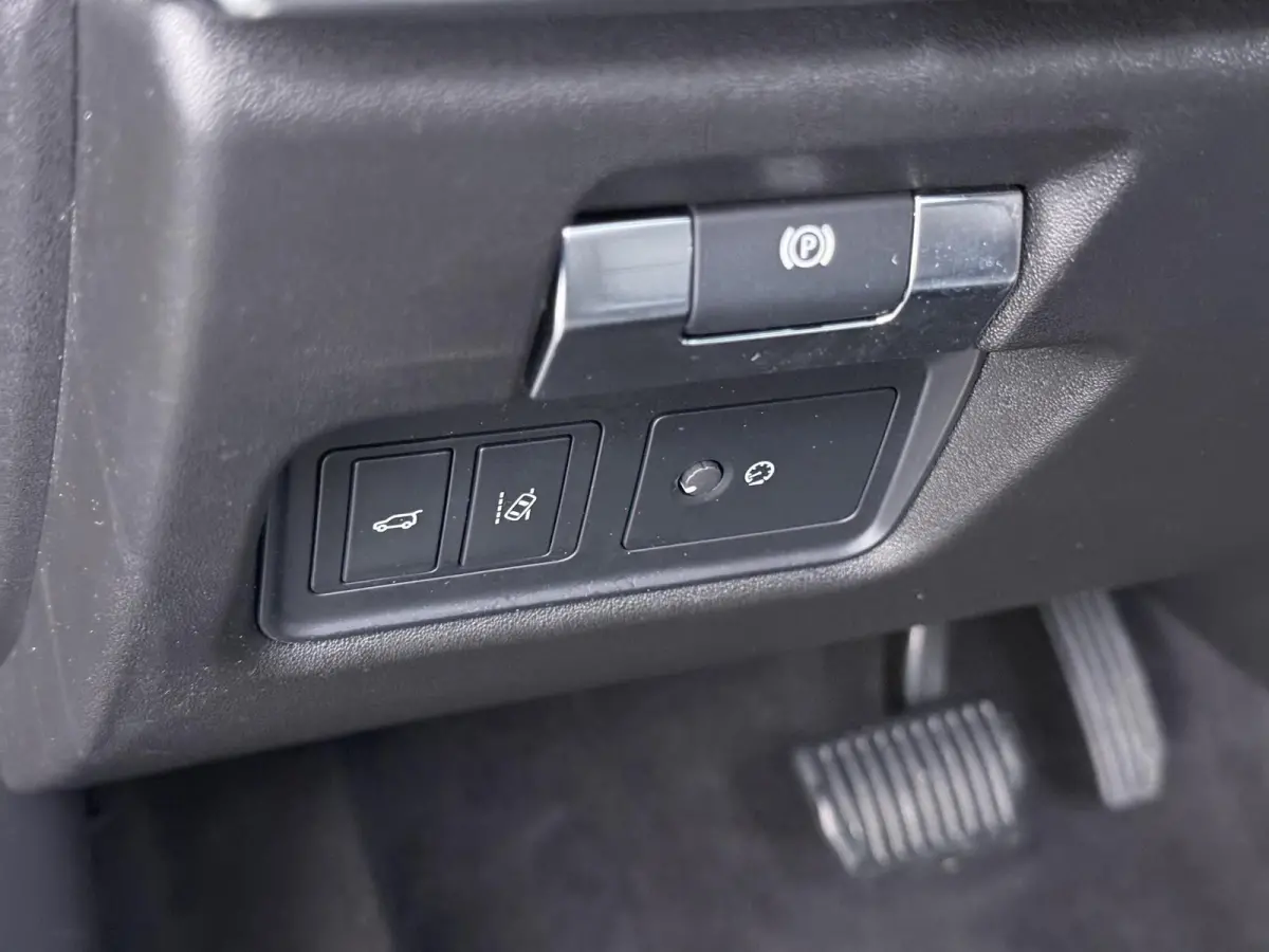 2.0 P200 AWD R-Dynamic RIJKLAARPRIJS INCL 12 MND BOVAG GARANTIE| PANO| ELEK. ACHTERKLEP| ELEK. STOEL| LEER| TREKHAAK LED