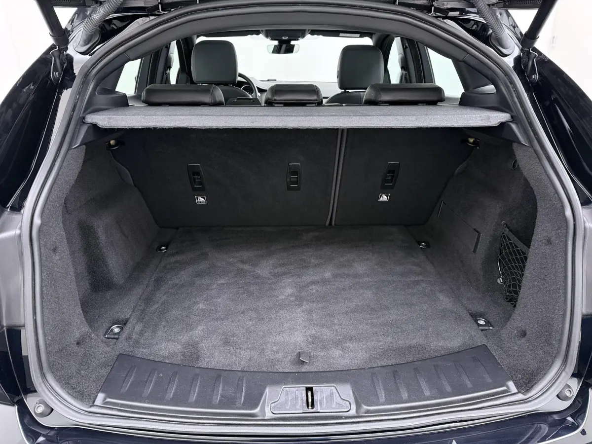 2.0 P200 AWD R-Dynamic RIJKLAARPRIJS INCL 12 MND BOVAG GARANTIE| PANO| ELEK. ACHTERKLEP| ELEK. STOEL| LEER| TREKHAAK LED