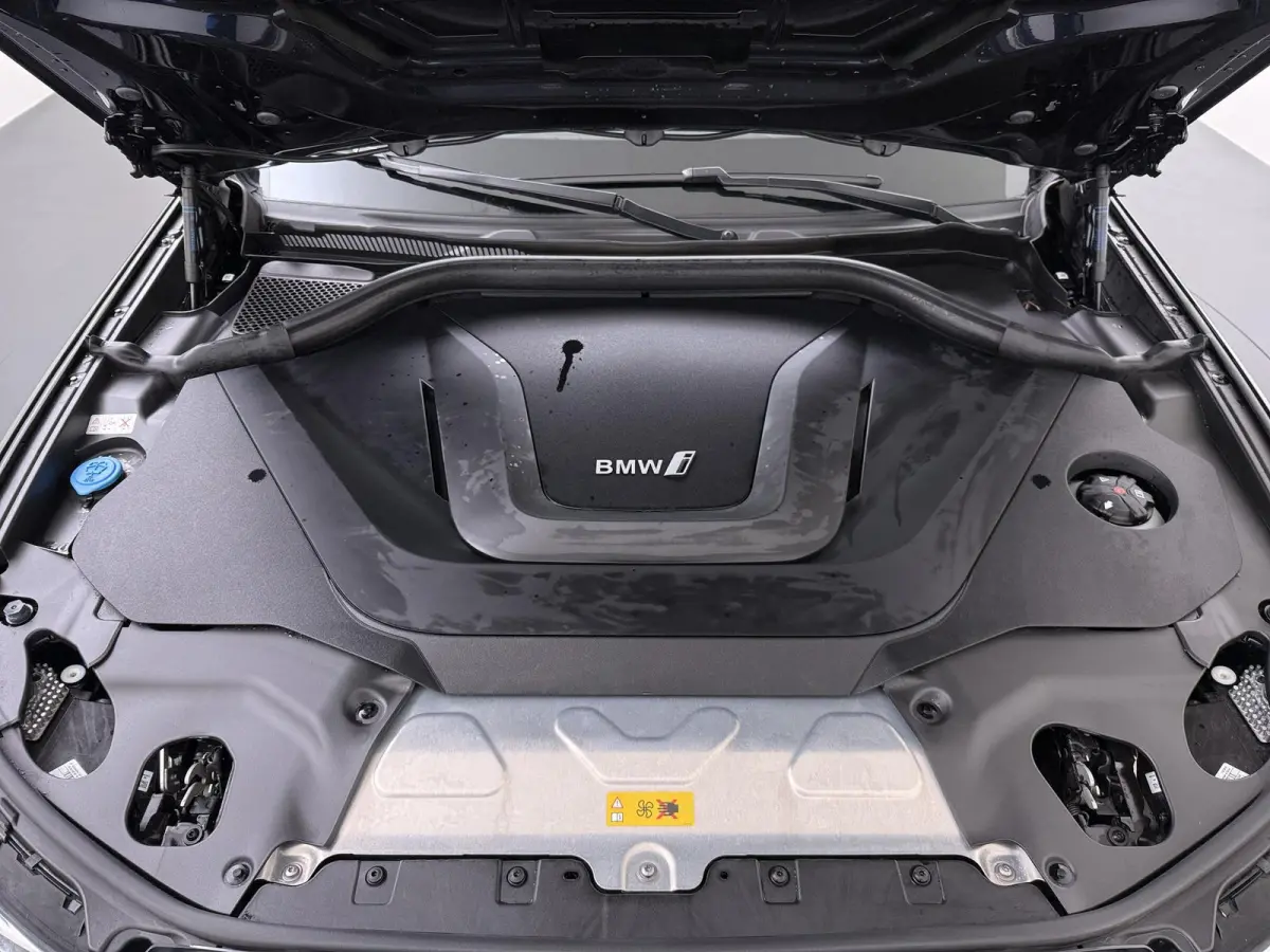 Executive 80 kWh M-Sport |SOH 99% | ELEKTRISCHE TREKHAAK| ELEKTRISCHE ACHTERKLEP| PANORAMADAK| DRIVING ASSISTENT PROFESSIONAL| DODE HOEK SENSOR| STOELVERWARMING