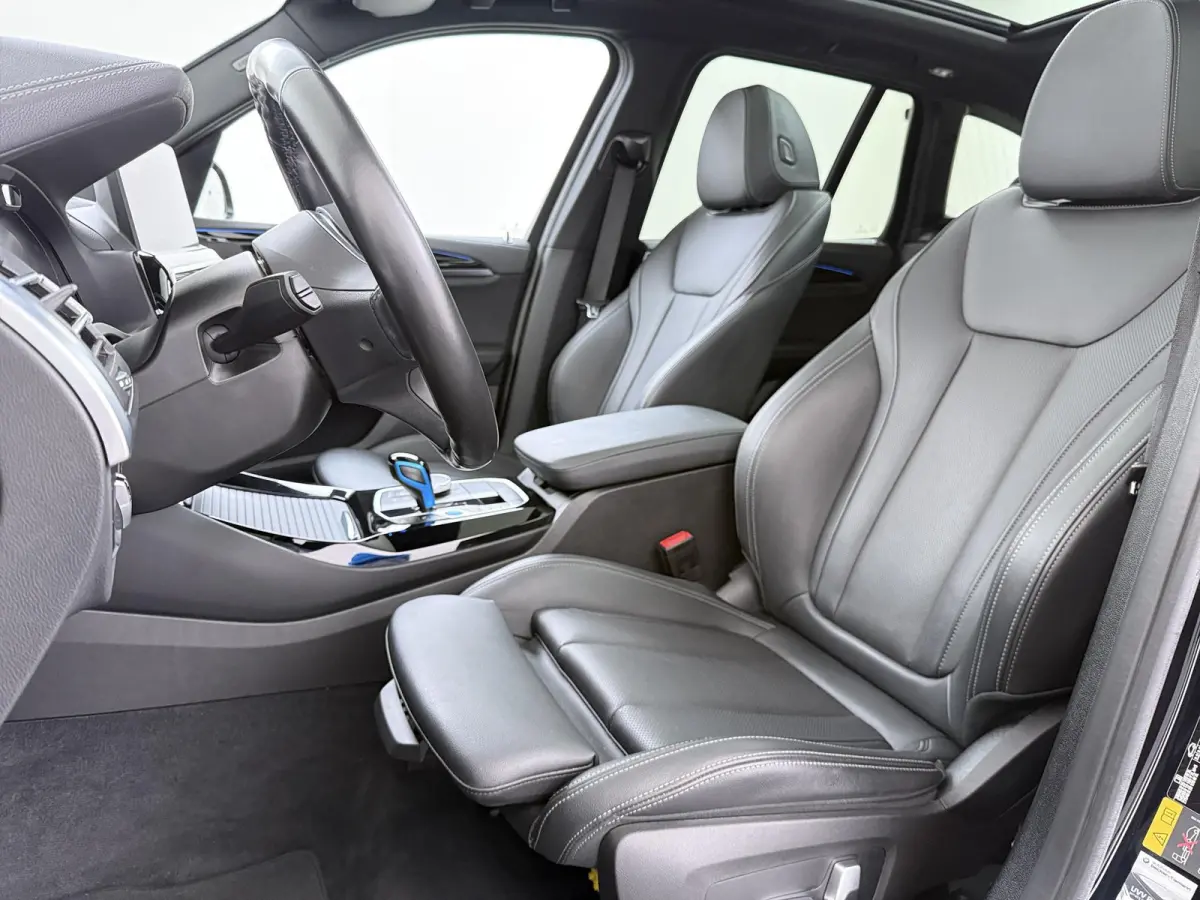 Executive 80 kWh M-Sport |SOH 99% | ELEKTRISCHE TREKHAAK| ELEKTRISCHE ACHTERKLEP| PANORAMADAK| DRIVING ASSISTENT PROFESSIONAL| DODE HOEK SENSOR| STOELVERWARMING