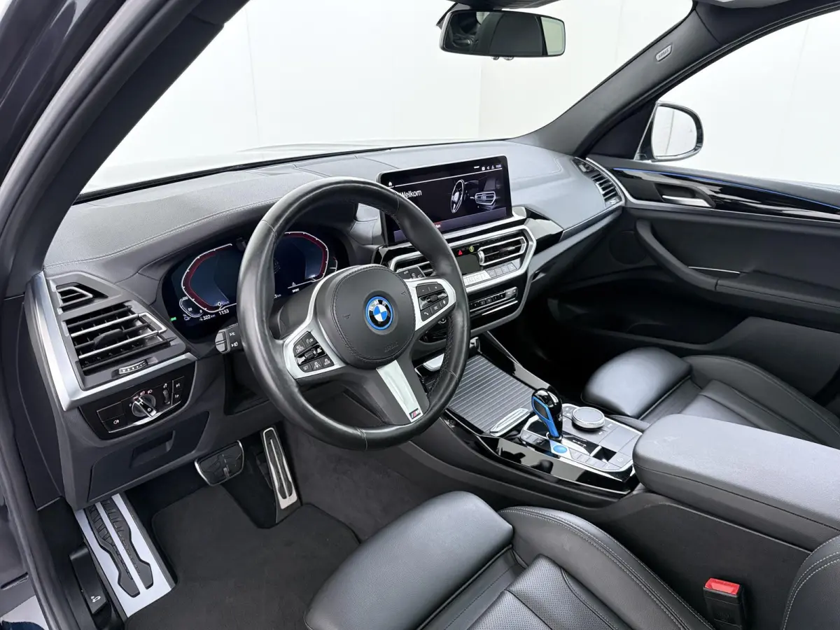 Executive 80 kWh M-Sport |SOH 99% | ELEKTRISCHE TREKHAAK| ELEKTRISCHE ACHTERKLEP| PANORAMADAK| DRIVING ASSISTENT PROFESSIONAL| DODE HOEK SENSOR| STOELVERWARMING