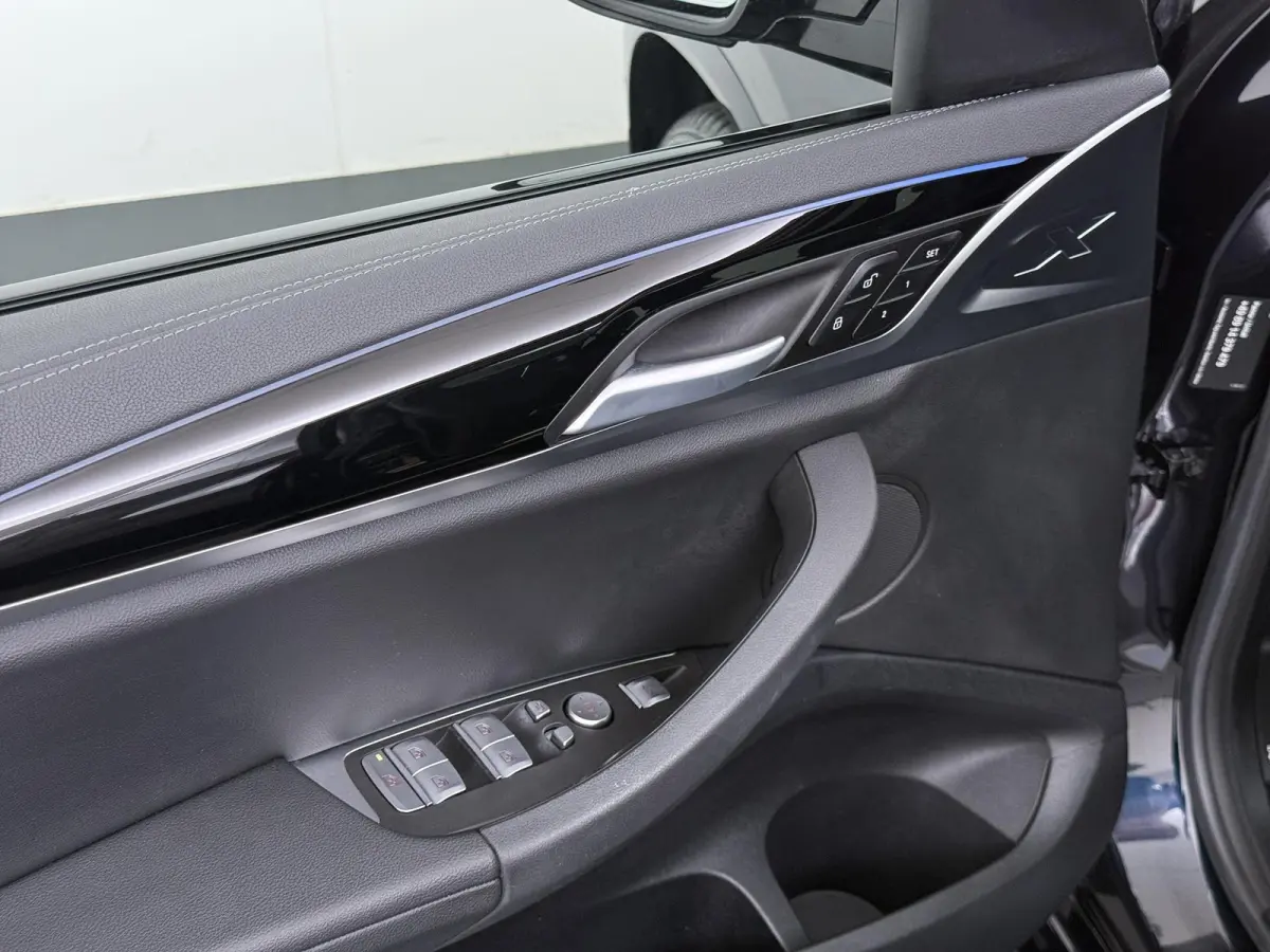 Executive 80 kWh M-Sport |SOH 99% | ELEKTRISCHE TREKHAAK| ELEKTRISCHE ACHTERKLEP| PANORAMADAK| DRIVING ASSISTENT PROFESSIONAL| DODE HOEK SENSOR| STOELVERWARMING