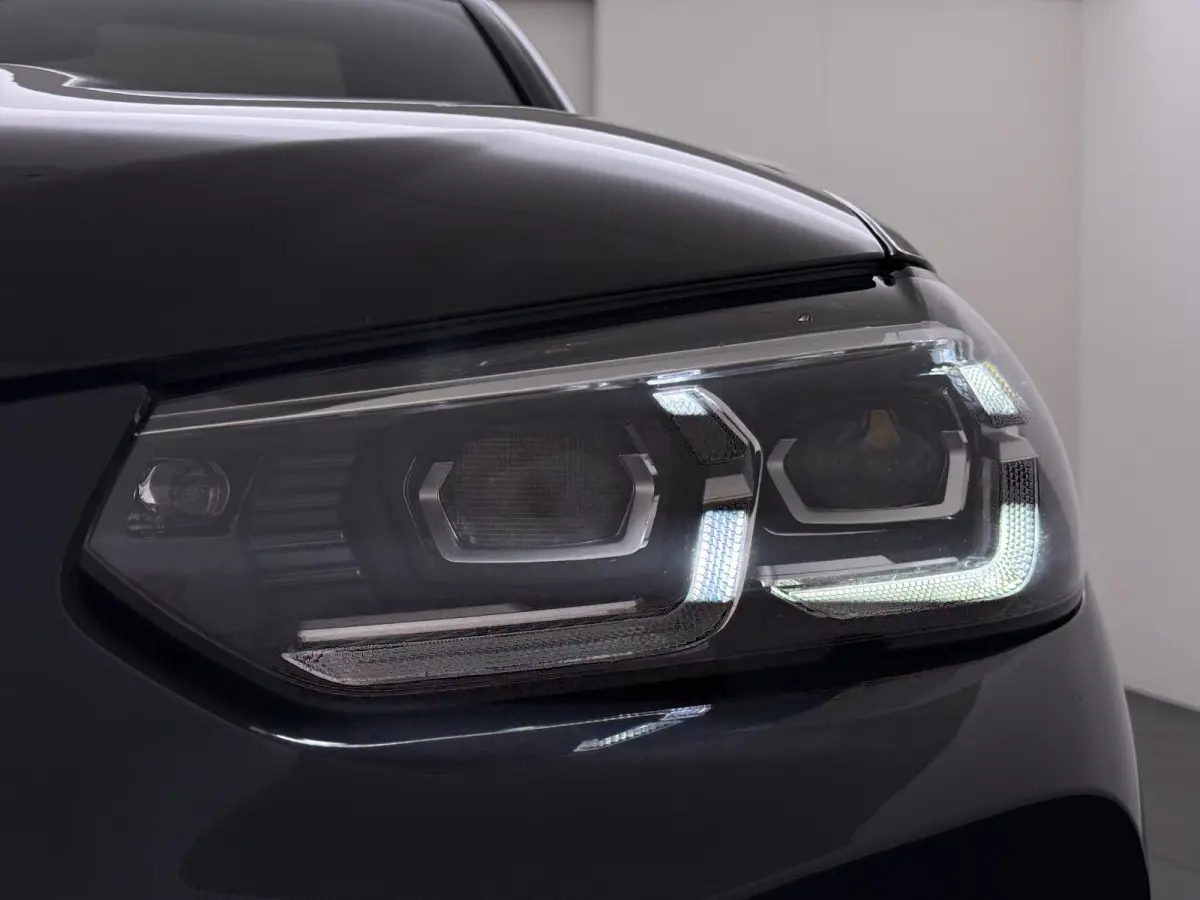 Executive 80 kWh M-Sport |SOH 99% | ELEKTRISCHE TREKHAAK| ELEKTRISCHE ACHTERKLEP| PANORAMADAK| DRIVING ASSISTENT PROFESSIONAL| DODE HOEK SENSOR| STOELVERWARMING