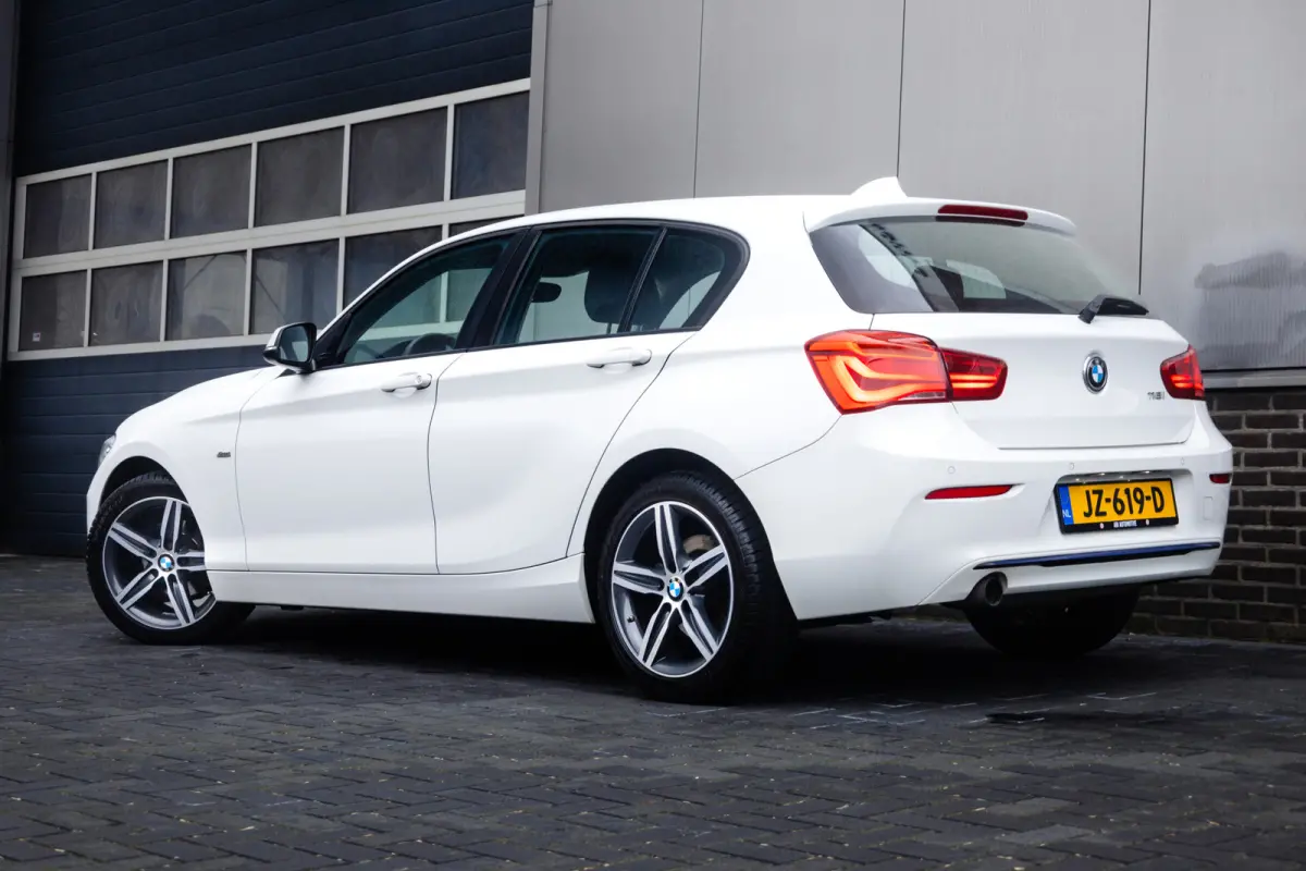 118i 136 pk Centennial Executive Sport-Line Sport-Line/ Org. NL/ 1e-Eig/ Adapt-LED/ Navi/ Clima/ Cruise/ PDC/ 17''LMV