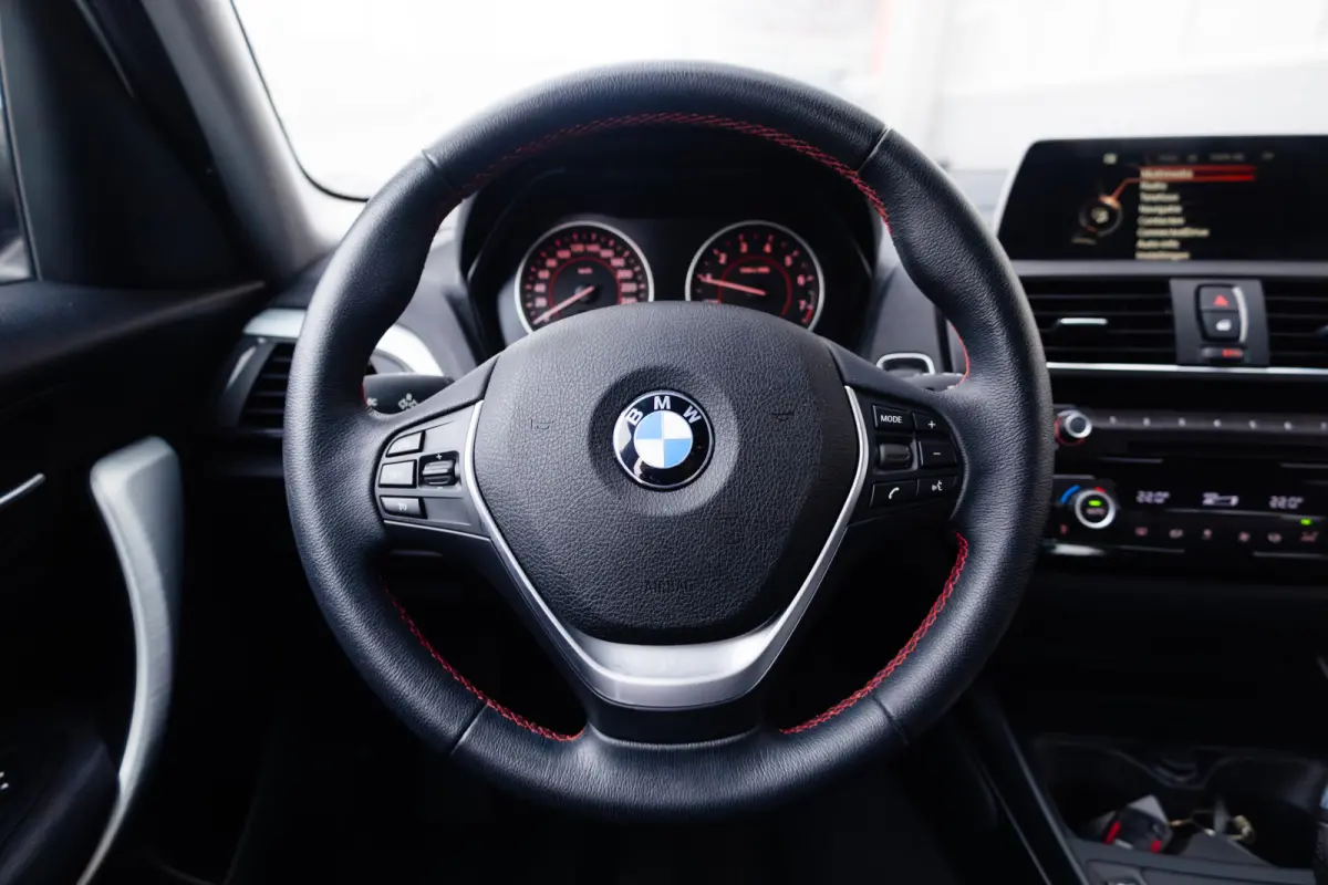 118i 136 pk Centennial Executive Sport-Line Sport-Line/ Org. NL/ 1e-Eig/ Adapt-LED/ Navi/ Clima/ Cruise/ PDC/ 17''LMV