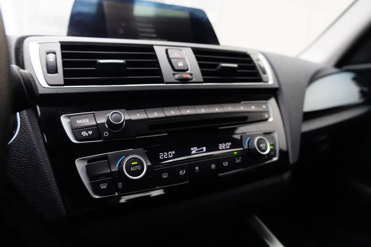 118i 136 pk Centennial Executive Sport-Line Sport-Line/ Org. NL/ 1e-Eig/ Adapt-LED/ Navi/ Clima/ Cruise/ PDC/ 17''LMV