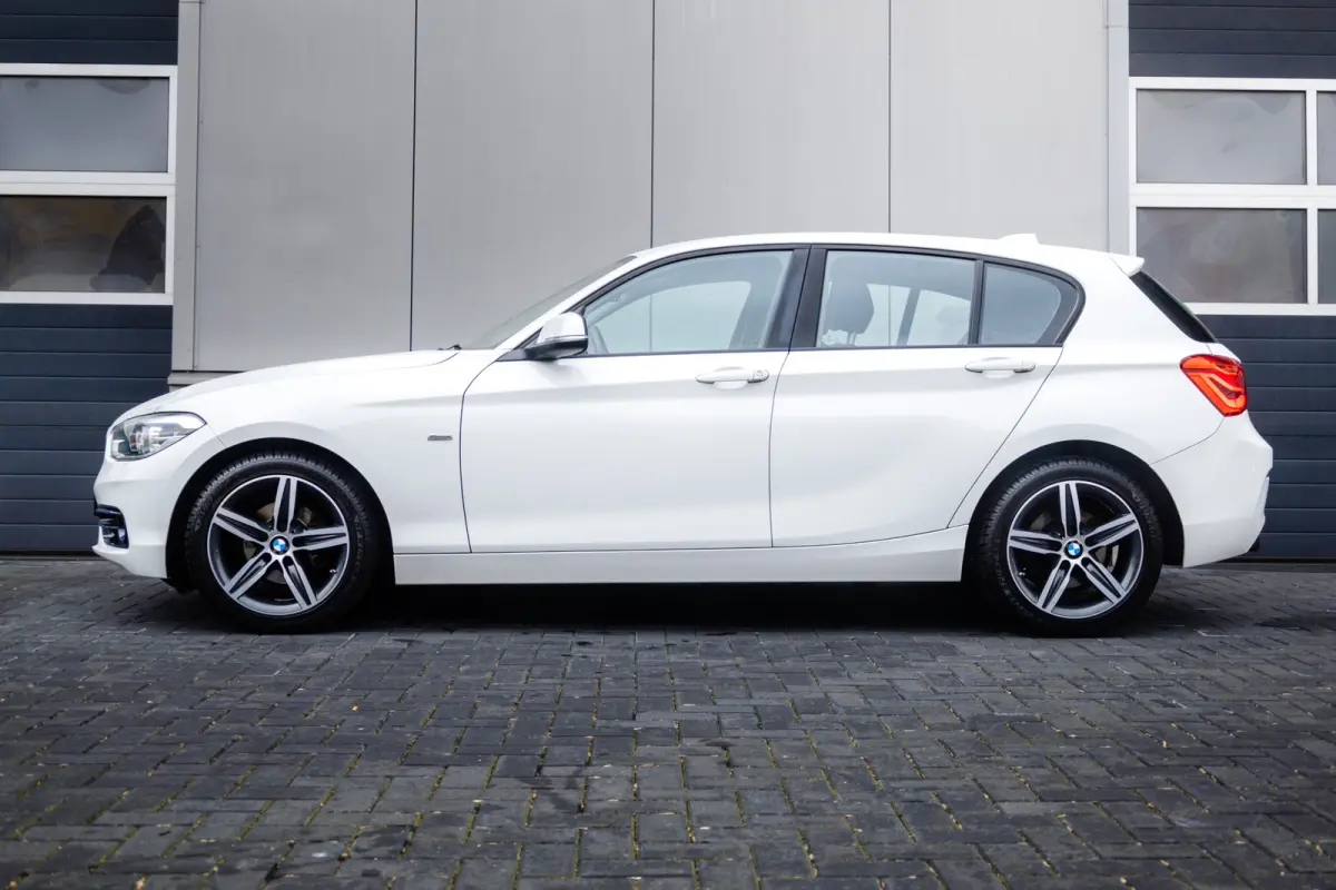 118i 136 pk Centennial Executive Sport-Line Sport-Line/ Org. NL/ 1e-Eig/ Adapt-LED/ Navi/ Clima/ Cruise/ PDC/ 17''LMV