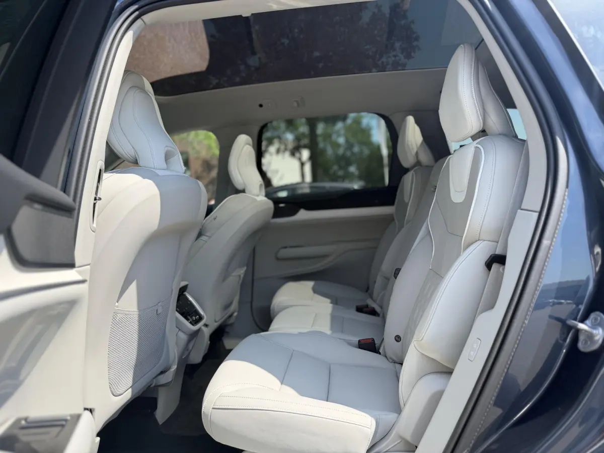 Twin Motor Performance Ultra 7p. 111 kWh