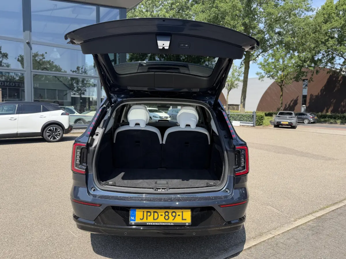 Twin Motor Performance Ultra 7p. 111 kWh