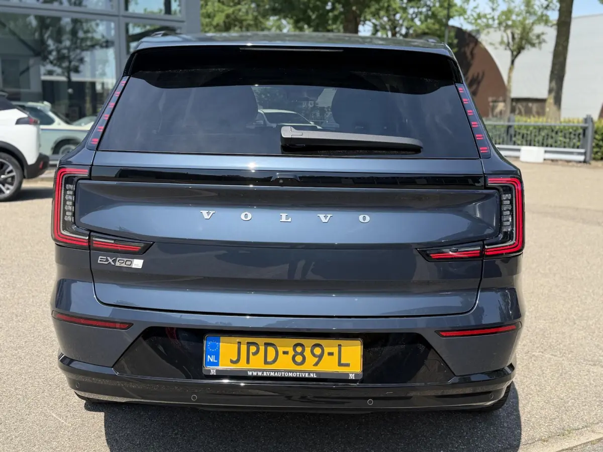 Twin Motor Performance Ultra 7p. 111 kWh
