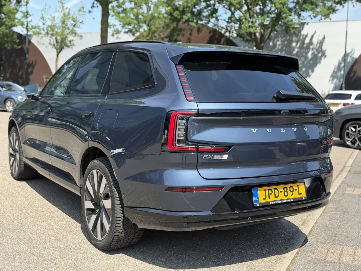 Twin Motor Performance Ultra 7p. 111 kWh