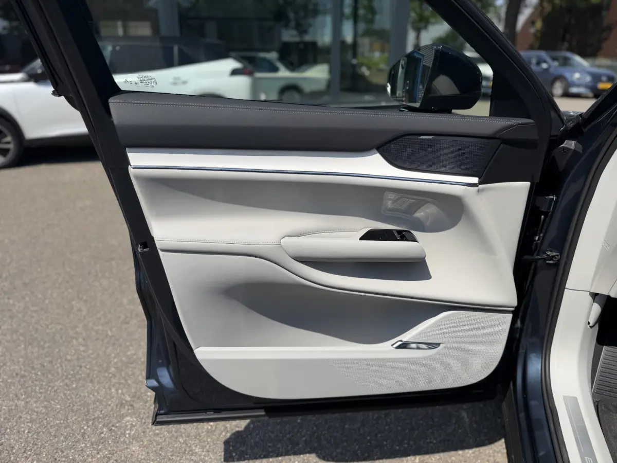 Twin Motor Performance Ultra 7p. 111 kWh